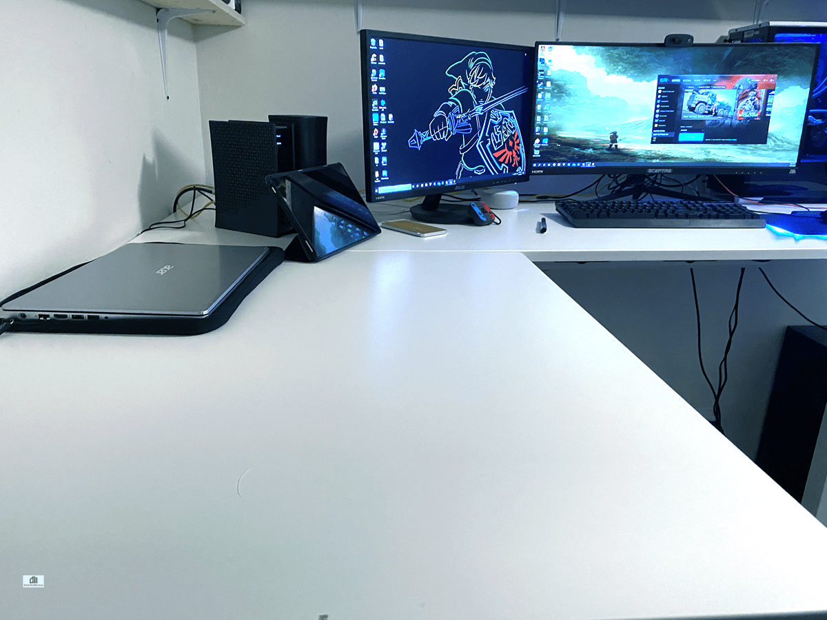 Autonomous shop corner desk