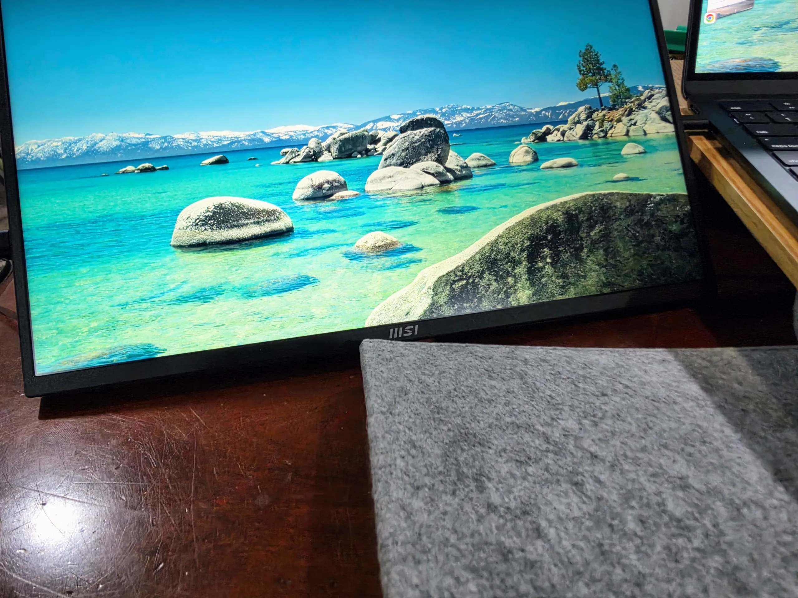 MSI Portable PRO MP165 E6 front panel straight-on view